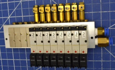 040M12A / CONJUNTO DE VÁLVULA SOLENOIDE CON 6 VÁLVULAS DE AIRE A040-4E1-34W /KOGANEI Foto 1 de 4