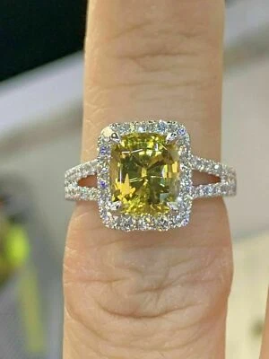 Anillo de compromiso de diamantes citrinos de corte ovalado creado en laboratorio de 2,5 quilates enchapado en oro blanco de 14 K Foto 1 de 4