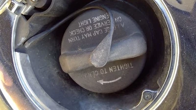 Tapa de combustible Dodge Challenger SXT 2013 485101 Foto 1 de 4