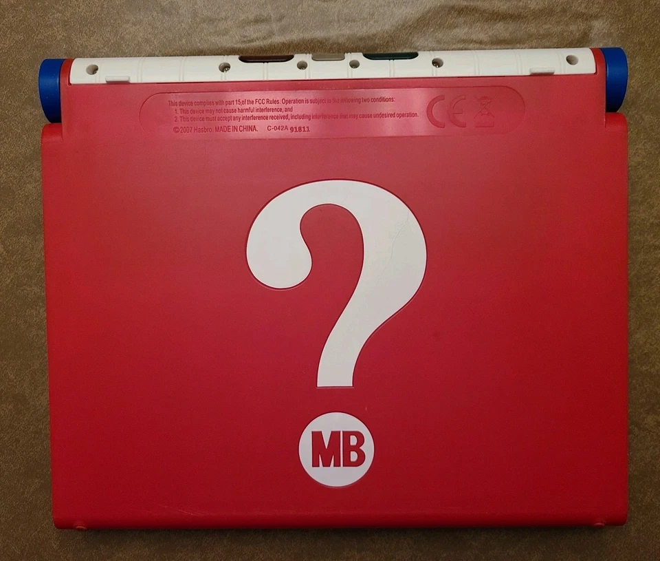 Milton Bradley 2007 Electronic ¿Adivina quién? Juego de mesa FUNCIONA sin caja 6 cartas Foto 1 de 4