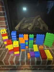 Lego Duplo großer Quatro Eimer Set 5357 66/70 Steine, Eimer & grüner Deckel - Bild 1 von 21