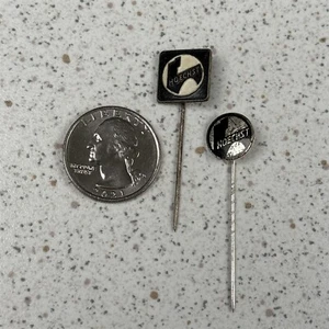 Menge 2 Hoechst Chemical Company Niederländische Vintage Stick Pin Anstecker Pins #49593 - Bild 1 von 3