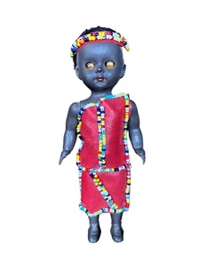 Vintage afrikanische Stammespuppe traditionelles Kleid 6 Zoll hoch Kunststoff - Bild 1 von 3