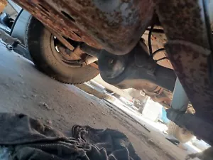 89 Trooper rear Axle assembly Fits 89-91 ISUZU Trooper used complete - Picture 1 of 4