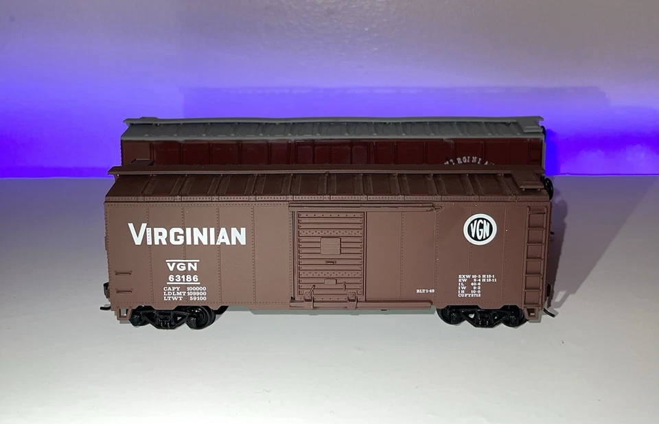 (2) Athearn HO Boxcars - “Virginian” #63186 & #300 - Image 1 of 4