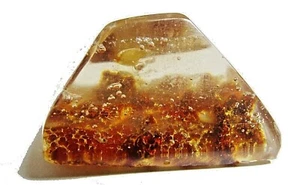 Natural copal amber pyramid with embedded bubbles 4 grs Incision for pendant - Bild 1 von 4