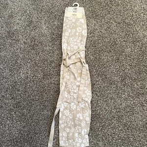 My Texas House by Erin Vogelpohl Kit Delantal Apron 30"x34" Floral Tan - Picture 1 of 13
