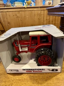 1/16 International 1568 with Duals, 4th of 4 in ERTL V8 Series ZFN4603DA - Picture 1 of 3