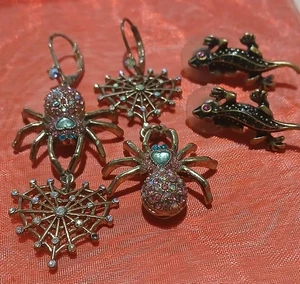 Betsey Johnson Blue heart Crystal Spider Jeweled Heart Spider Web Earrings Rare - Picture 1 of 3