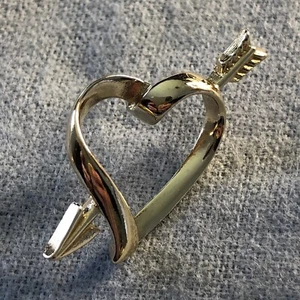 Vintage Avon Herz Pin Pfeil Swirl 80er Scatter Pin Revers Hut Pinback Gold Valentine - Bild 1 von 10