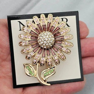 Napier Gold tone 3D Large Daisy Flower Floral Rhinestone SIGNED Brooch Pin - Picture 1 of 5