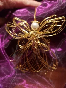 Zarter goldener Draht Arbeitsengel. Avon Sammlung 1997. Neu im Karton - Bild 1 von 9