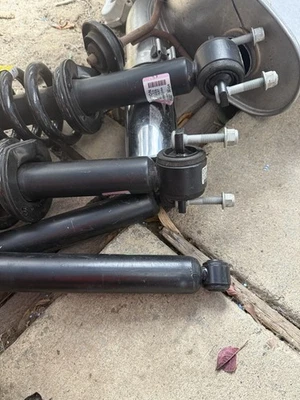 Conjunto de 4 amortiguadores delanteros y traseros para Ford F-150 4x4 2009-2013 Foto 1 de 3