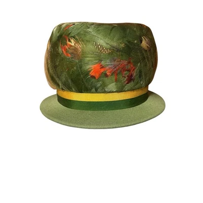 Chapéu vintage emplumado alto caixa de comprimidos Henry Pollak Nom De Plume feito em união 5” verde - Imagem 1 de 4