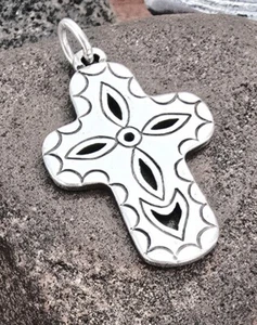 Retired James Avery Open Center Cross Pendant Neat Piece! - Picture 1 of 4