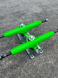 1 Juego Nuevo GullWing Super Pro III 3 Camiones de Monopatín Cubierta Verde Neón Ala de Gaviota - Imagen 1 de 16
