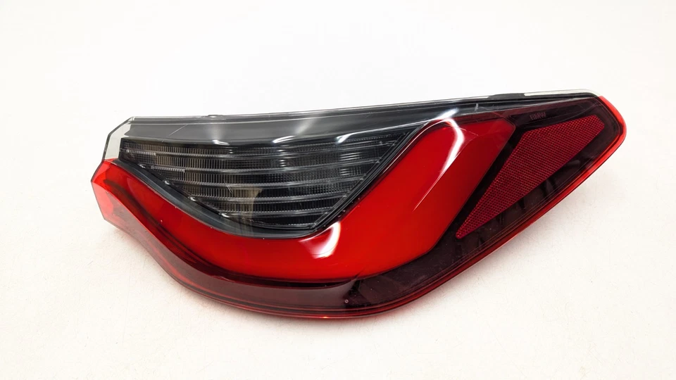 LUZ TRASERA DERECHA LADO CONDUCTOR BMW I4 G26 7477604 2023 Foto 1 de 4
