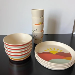 Pillowfort 12 Stück Kinder Melamin Geschirr Wüstenszene Sonnenschein Teller Tasse Schale - Bild 1 von 9