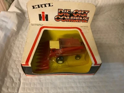 1/80 International Harvester  Combine W/ Corn Head - Image 1 of 2