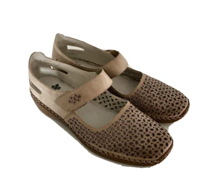 Zapatos planos de cuña RIEKER beige de cuero perforado Mary Jane EE. UU. 8 UE 39 ¡USADOS EN EXCELENTE ESTADO! Foto 1 de 4