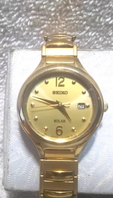 Reloj de Vestir Seiko Solar V137-0BE0 Esfera Dorada Fecha Banda Flexible ¡Nueva Batería Funciona! Foto 1 de 4
