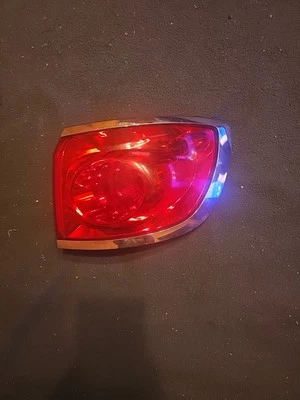 Luz trasera OEM para cuarto de pasajero Buick Enclave 2008-2012 Foto 1 de 4