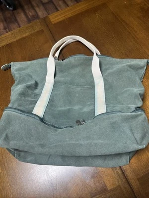 Lo & Sons Canvas Duffle Bag Green SF1042 Zip Top Bottom Compartment - Image 1 of 4