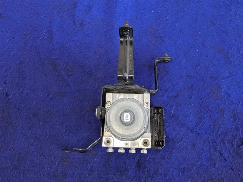 2015 Ford Mustang GT S550 Anti-Lock Brake Module Thru 03/29/15 Control Pump - Image 1 of 4