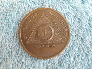 VINTAGE 1 YEAR RECOVERY BRASS METAL COIN TOKEN - Imagen 1 de 7