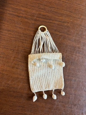 Antiguo bolso con cordón de ganchillo cuerda cruda retícula baquelita bolas 3,5" x 4" Foto 1 de 4