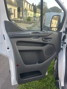 Panel de tarjeta de puerta delantera Ford Transit Custom 16-22 pasajero izquierdo con altavoz - Imagen 1 de 5