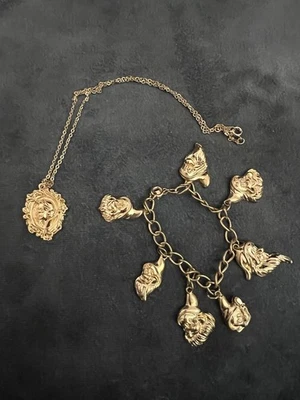 Conjunto de collar y pulsera vintage de Blancanieves de Disney con dije en tono dorado Foto 1 de 4