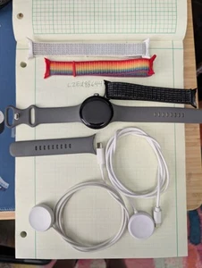 Google Pixel Watch 41mm Polished Silver Case bundle - Photo 1 sur 5