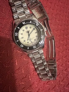 Lorus 100m Diver Watch V515-6C60 Black Bezel Luminous Dial Ladies By SEIKO - Picture 1 of 7