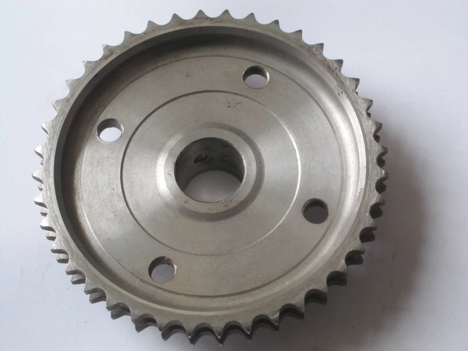 MERCEDES BENZ 190D 190Db 190Dc 200D INJECTION PUMP SPROCKET GEAR NEW OLD STOCK - Image 1 of 1