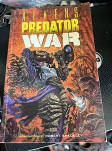 ALIENS VS. PREDATOR: WAR (DARK HORSE COLLECTION GRAPHIC By Randy Stradley - Bild 1 von 3