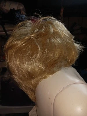 Paula Young Wig Short Light Blonde Wavy RENA Color 22  size A - Image 1 of 4