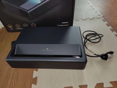 Xiaomi Mi 4K Laser 150 Zoll Ultrakurzdistanz Beamer - Schwarz (BHR4152GL) - Bild 1 von 4