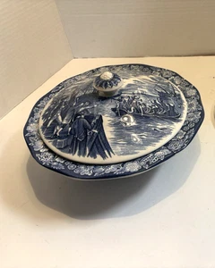 Liberty Blue Staffordshire England bedeckt Servierplatte Boston Tea Party unbenutzt - Bild 1 von 6
