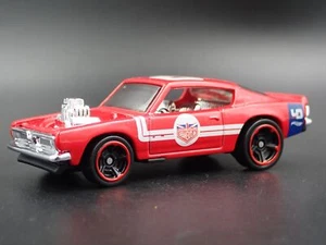 Modelo De Coche A Escala 1:64 PLYMOUTH KING KUDA CUDA MAGNUS WALKER URBAN OUTLAW - Imagen 1 de 7
