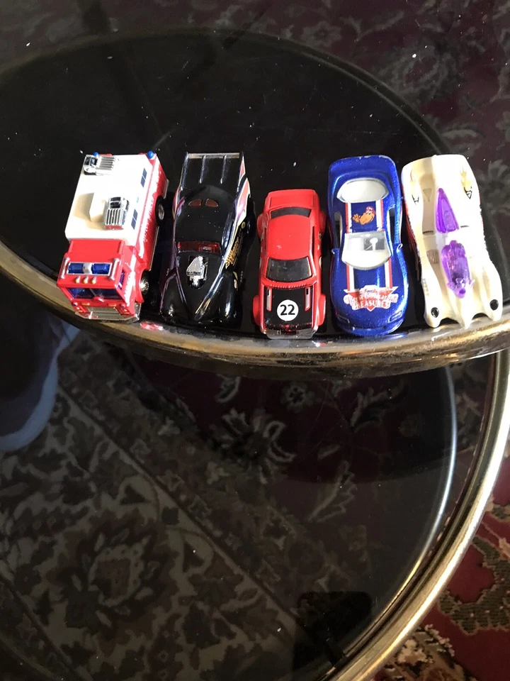 Lot Of 5 Die Cast/plastic 1/64 Scale Toy Cars - Image 1 of 4