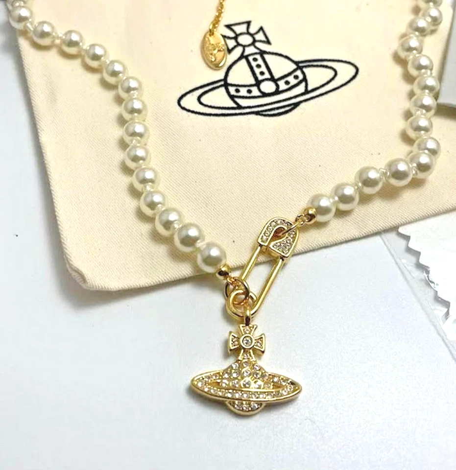 Vivienne Westwood Blanco Perla Seguridad Pin Clip Dije Oro Collar Gargantilla Cadena Foto 1 de 4
