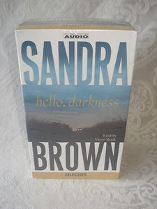 Nuevo Never Opened Hello, Darkness Sandra Brown (2003 Cassette, Unabridged) - Imagen 1 de 8