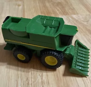 John Deere ERTL Green Die-cast Plastic 5" Toy Farm Combine Vehicle 1/64 Scale - Picture 1 of 8