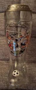 FC BAYERN MÜNCHEN Stiefel mit Zinndeckel, Glas, 3 kustige Szenen von 1981 SELTEN - Bild 1 von 5