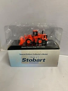 Atlas 1/76 Diecast 4664103 Doosan Daewoo Mega 300-V Stobart - Nuovo - Foto 1 di 1
