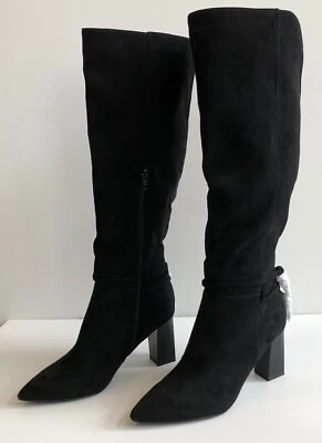 "Bota JustFab Ayesha Curry para mujer 9 negra imitación gamuza rubí borla hasta la rodilla 3,5""" Foto 1 de 4