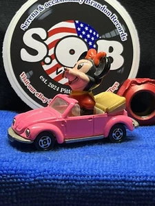 Walt Disney Minnie Mouse Volkswagen Beetle Convertible Pink Diecast NM Condition - Picture 1 of 8