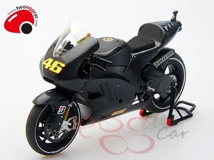 MINICHAMPS 1/12 DUCATI DESMOSEDICI VALENTINO ROSSI TEST 2011 CARBON 122110876 - Picture 1 of 7