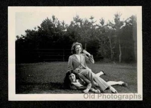 1948 2 WOMEN LADY SITTING ON GIRLFRIEND IN FIELD OLD/VINTAGE PHOTO- N812 - Picture 1 of 1